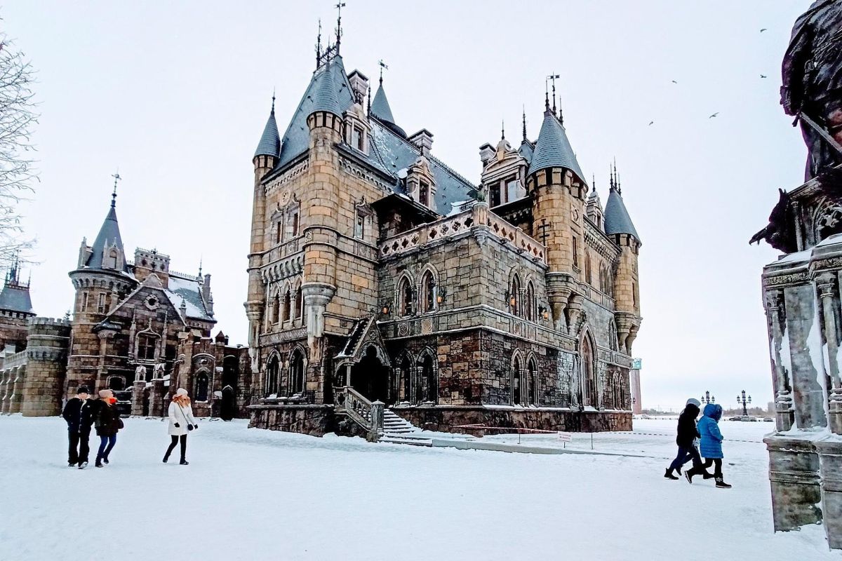 Музей АВТОВАЗА + замок ГАРИБАЛЬДИ в компании с дедом Морозом!