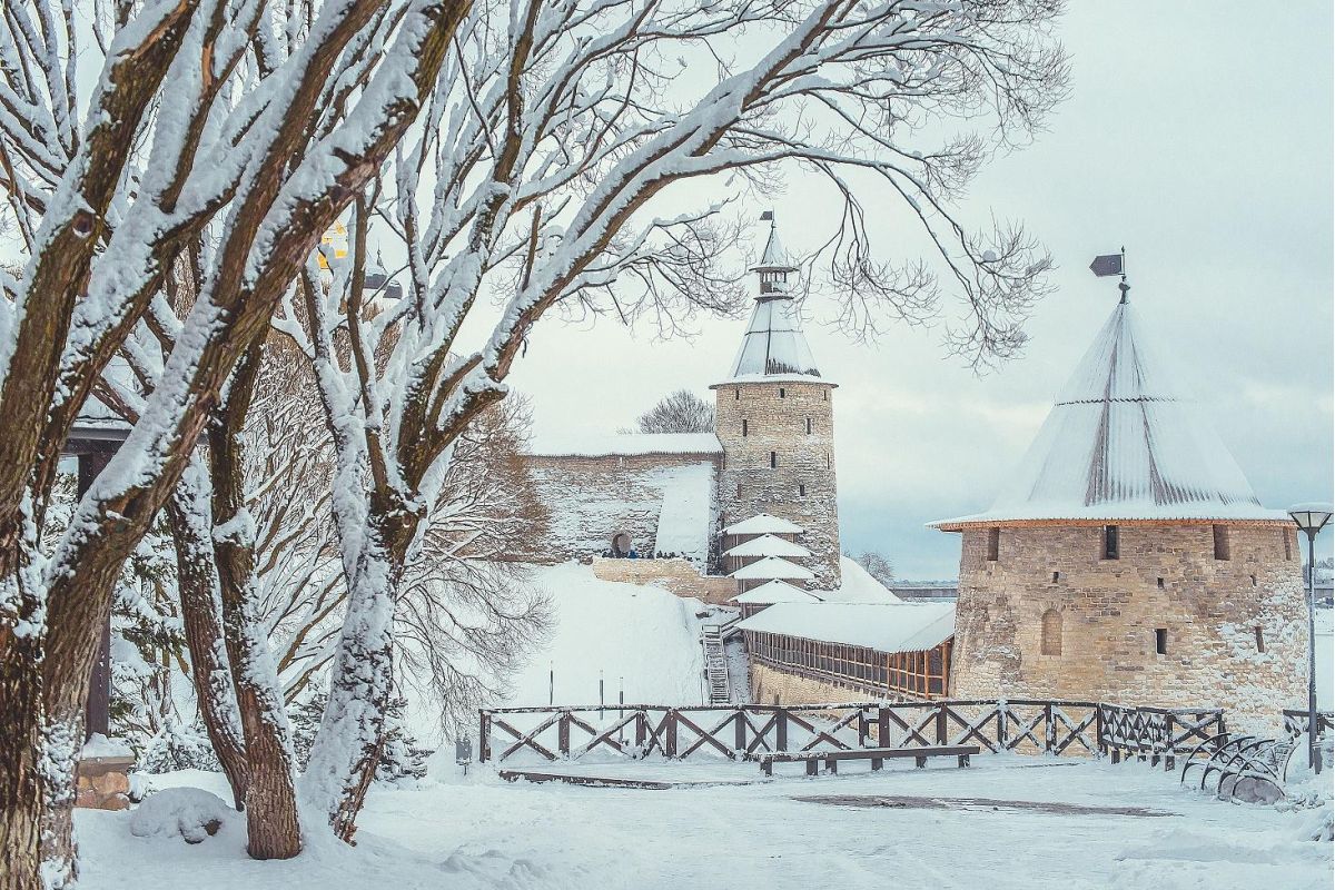 "Любуемся Псковом. Господи, какой большой город! Точно Париж!…»