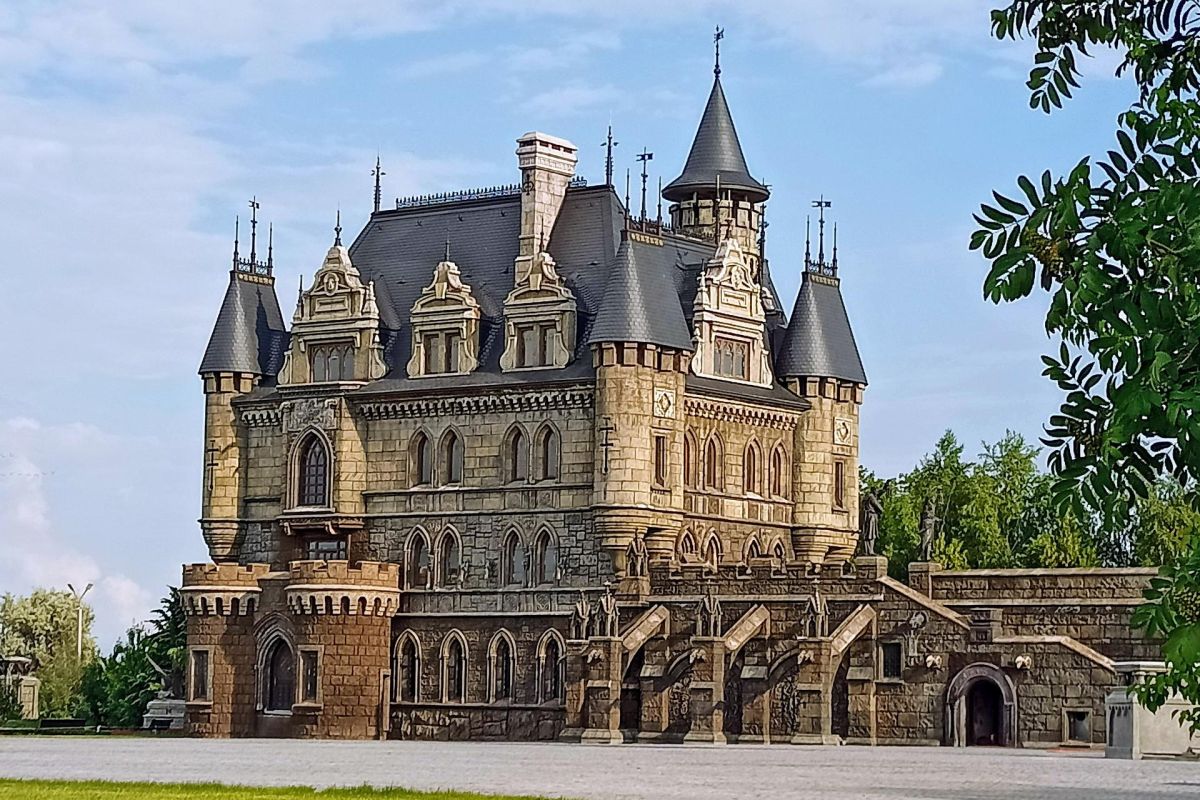 Замок Гарибальди с мастер-классом по рыцарским танцам.