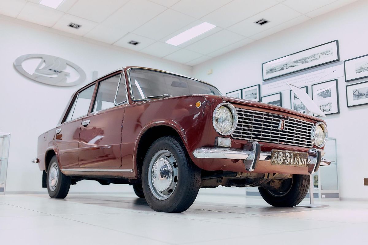 Музей АВТОВАЗА + замок ГАРИБАЛЬДИ в компании с дедом Морозом!