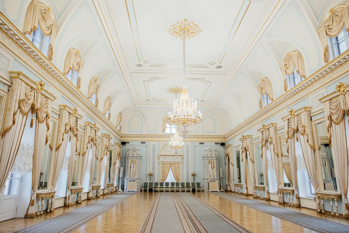 Автобусная экскурсия в Стрельну и Петергоф с Константиновским дворцом и Большим дворцом