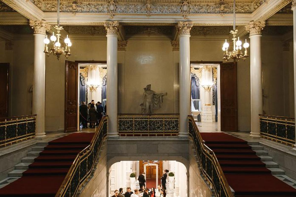 Обзорная экскурсия по Санкт-Петербургу.  Музей Фаберже в Шуваловском дворце.